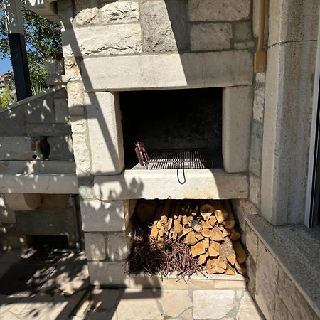 Romantic Stone- Studio Apartman أوميس المظهر الخارجي الصورة