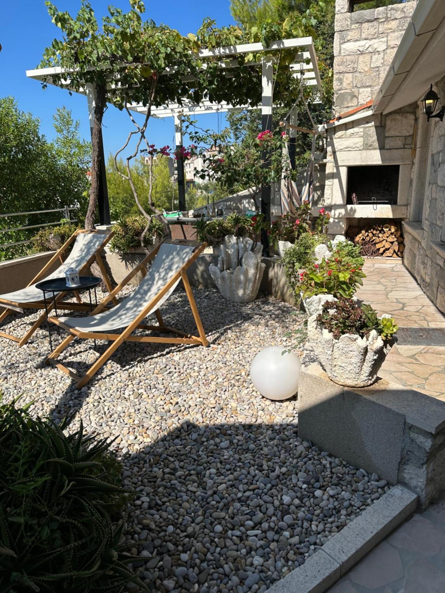 Romantic Stone- Studio Apartman أوميس المظهر الخارجي الصورة