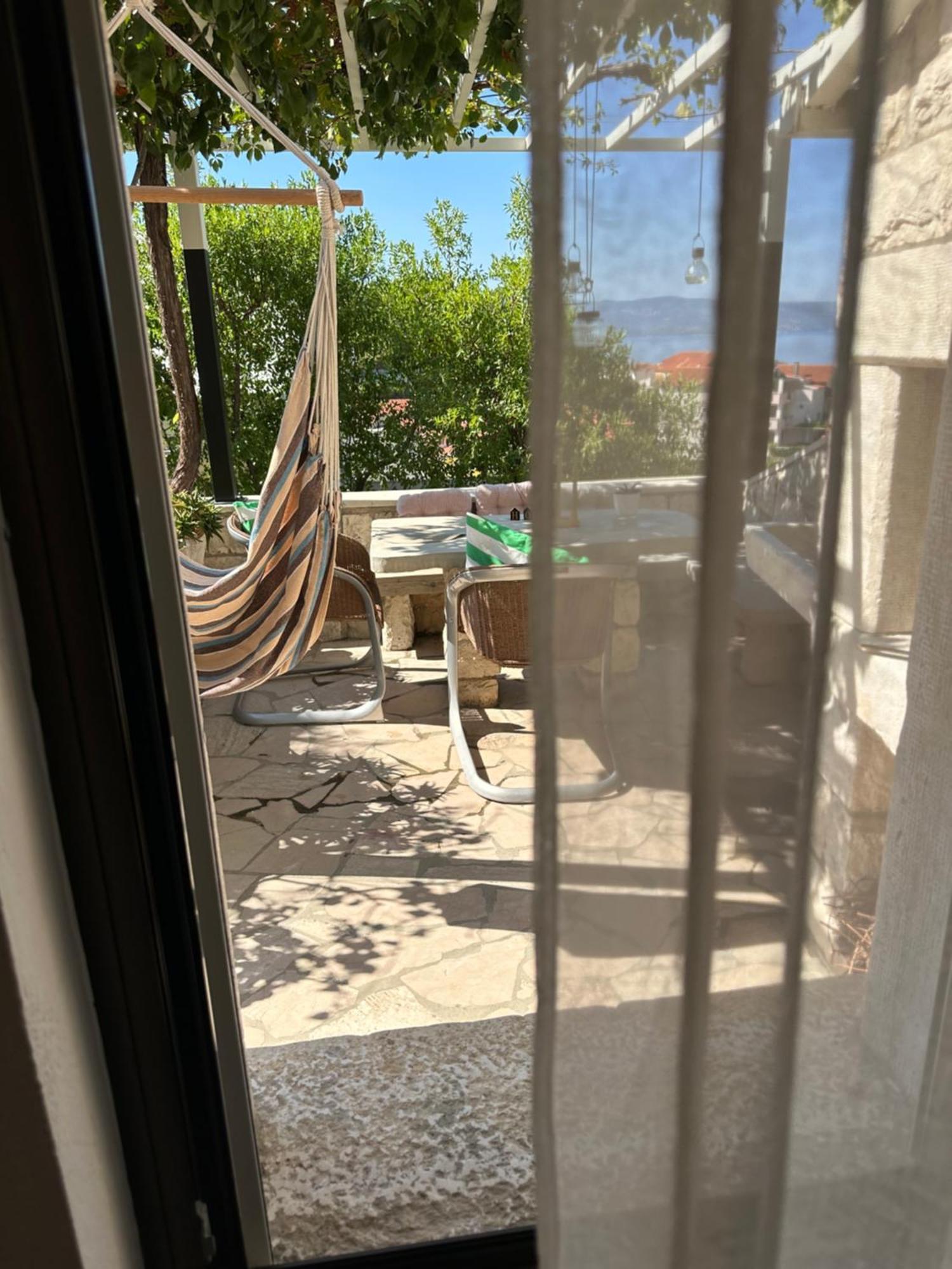 Romantic Stone- Studio Apartman أوميس المظهر الخارجي الصورة