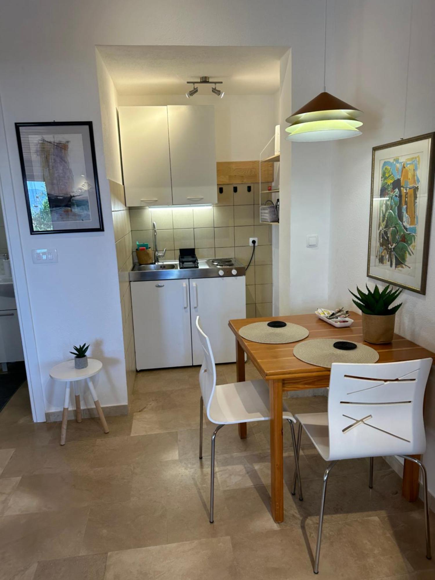 Romantic Stone- Studio Apartman أوميس المظهر الخارجي الصورة